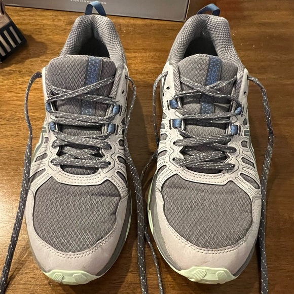 Grey and Mint Green ASICS - Picture 1 of 5